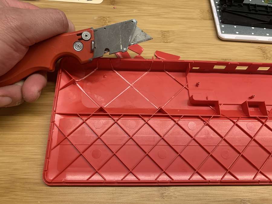 El teclado Pi comenzó a distribuirse esta semana, y tan sólo dos días después alguien ya instaló una Raspberry Pi Cero dentro.  